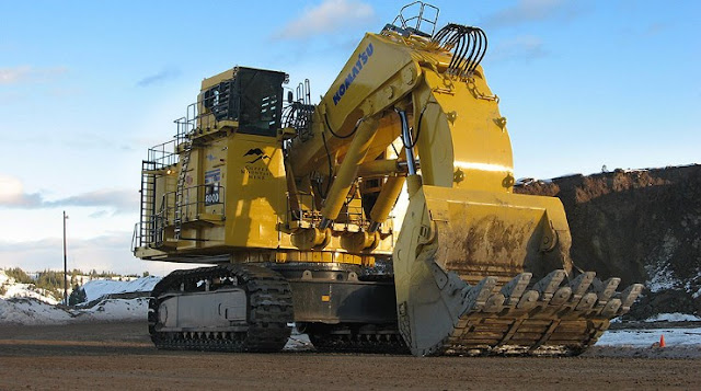 excavator Komatsu pc 8000