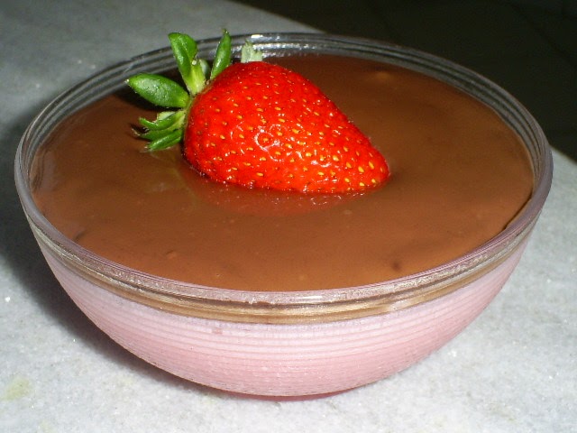 Mousse De Morango Com Chocolate - Receita de Mousse de morango com cobertura de chocolate 