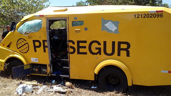 Quadrilha explode carro-forte na BR-343 no Piauí e leva dinheiro