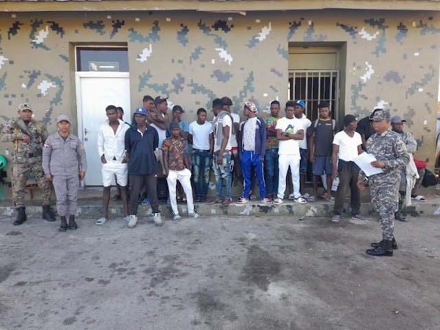 Policía Nacional y Ejército Dominicano detienen a 21 extranjeros indocumentados en Jimaní