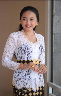 kebaya putih tulang