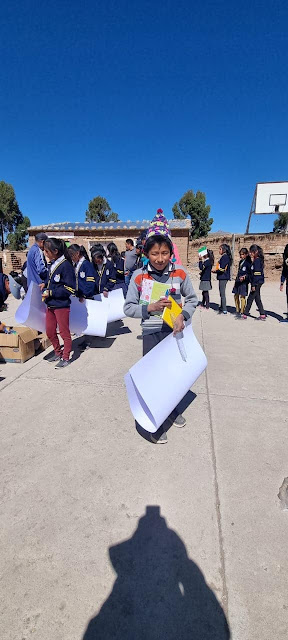 Die Schüler der Bildungseinheiten Cutañiso, Huayllajara, Callamosyani, Hornoni und Bandurani in den Bergen Boliviens haben Schulmaterial erhalten. Bis Freitag, den 02.06.2023 haben somit im Mai weitere 600 Schüler Unterstützung bekommen. Wir danken allen unseren Spendern, denn dank Ihnen erhalten die Kinder in diesen schwierigen Zeiten Hilfe. Ein herzliches Dankeschön.