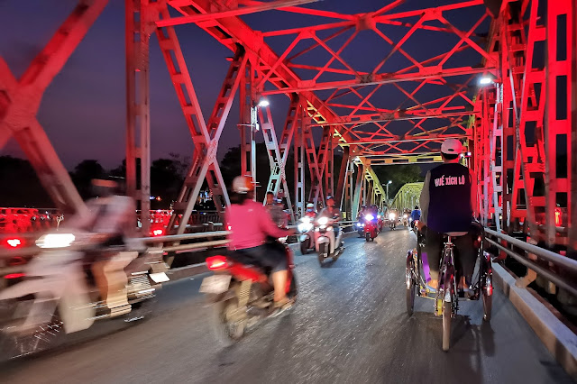 Truong-Tien-Bridge