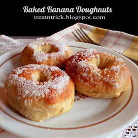 Baked Banana Doughnuts Recipe @ http://treatntrick.blogspot.com