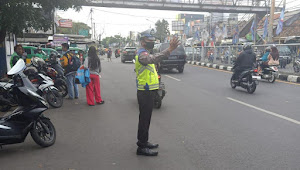 Antisipasi Kemacetan Unit Lalulintas Polsek Kiaracondong Polrestabes Bandung Lakukan Giat Pengamanan Jalur.