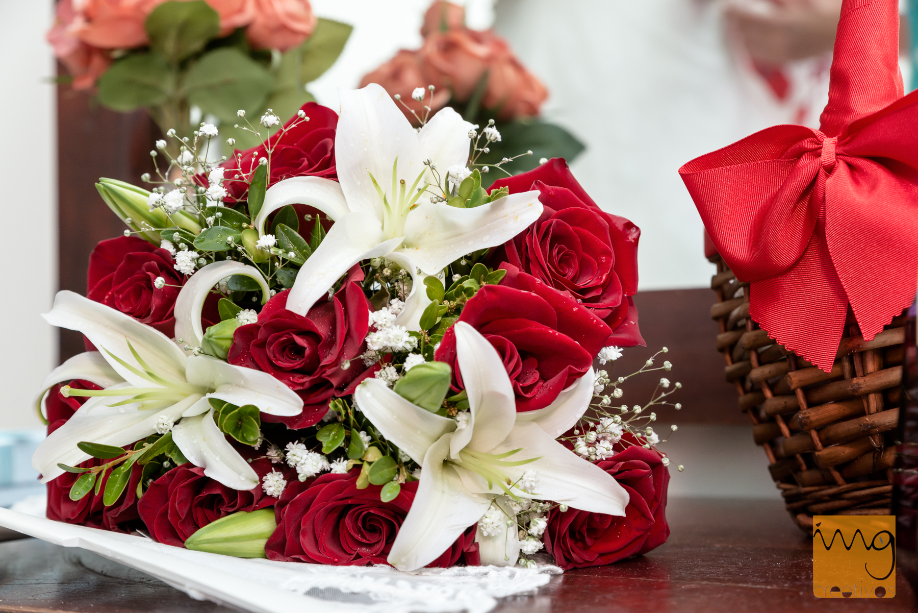 Ramo de novia con rosas rojas