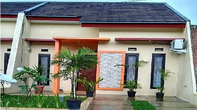 Light Brown Front House Paint with Other Color Accents