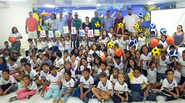 Velejadores da Refeno promovem ações sociais em Fernando de Noronha