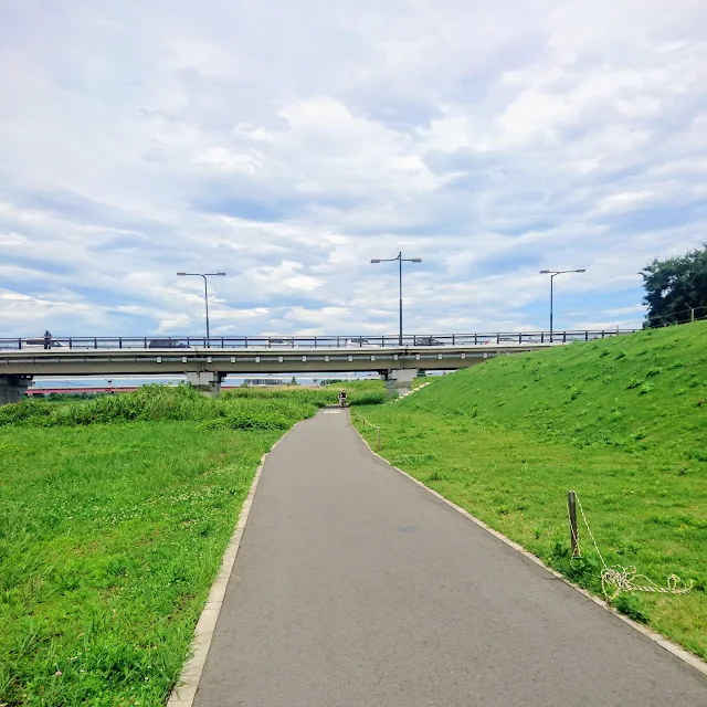 多摩川サイクリングロード　日野橋