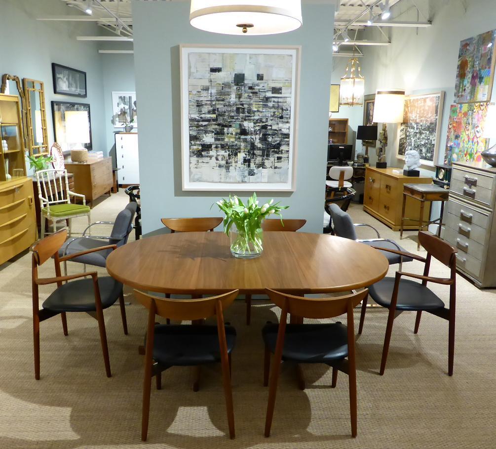 MICHAEL THOMAS Moreddi Dining Table And Chairs