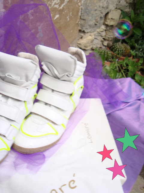 lemarè sneakers donna, amanda marzolini italian fashion blogger, the fashionamy, flluo colors wedge shoes, golden shoes, golden sneakers, fluo denim, 