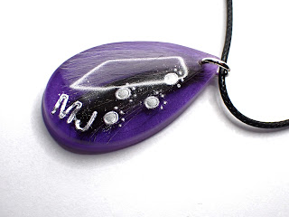 Pet hair pendant with paw prints