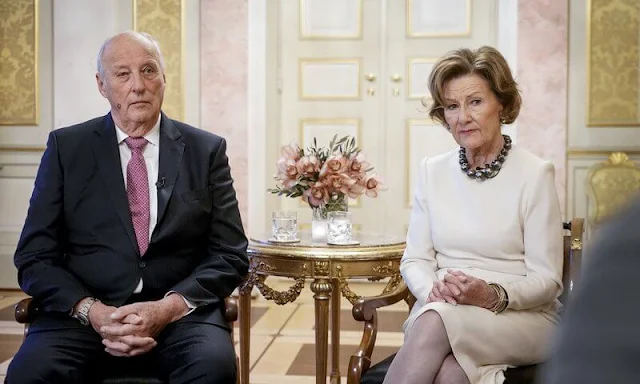 King Harald and Queen Sonja. Shaman Durek Verrett and Norwegian Princess Märtha Louise will married