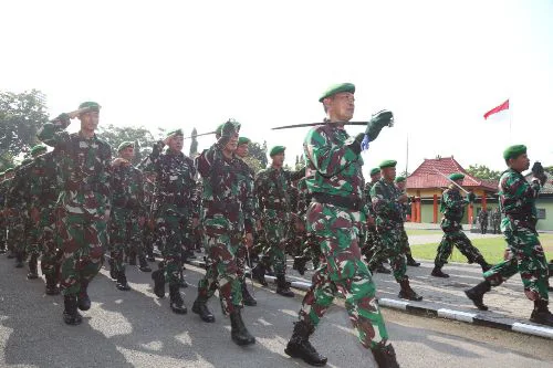 Unjuk Kedisiplinan, Kodim Lamongan Lakukan Defile Pasukan