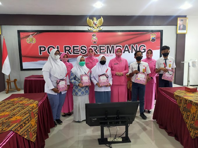 Penyaluran Bantuan Dari Ibu Bhayangkari Pusat Kepada Anak Yatim Piatu yang Orang Tuanya meninggal Dunia Karena Covid 19 Polres Rembang