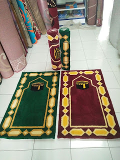 Penjual Karpet Masjid Lokal Batu