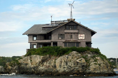 Rumah Ditengah Laut ini Berusia 103 Tahun