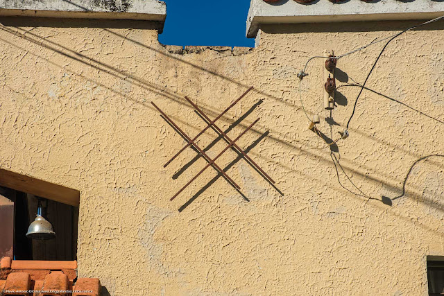 Casa na Rua Atílio Bório - detalhe do ornamento de ferro na fachada