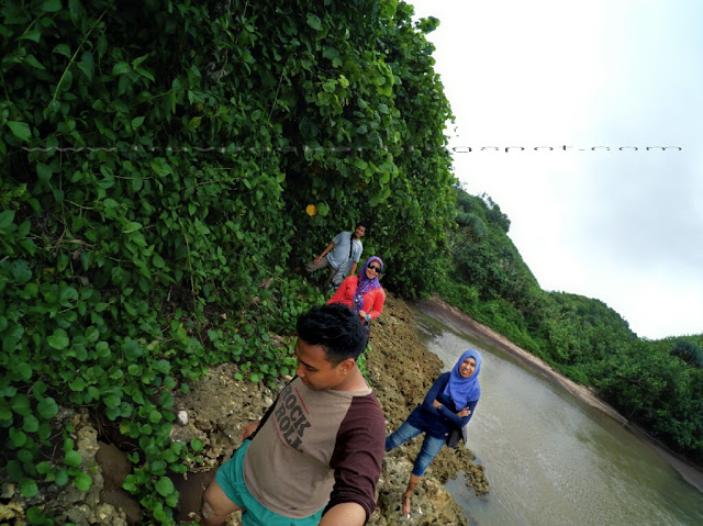 Eksplor pantai ngudel yang masil alami di pesisir malang selatan