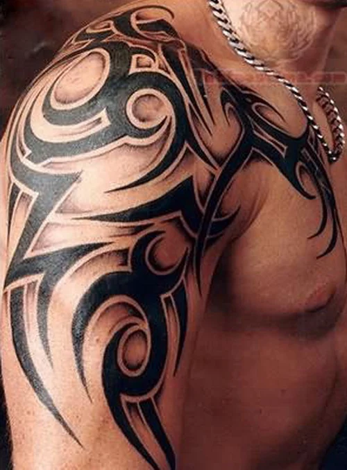 tattoo tribal en el brazo