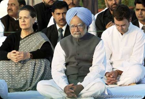 Sonia Gandhi, Manmohan Singh, Rahul Gandhi