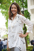 Lakshmi Manchu latest photo shoot gallery-thumbnail-20