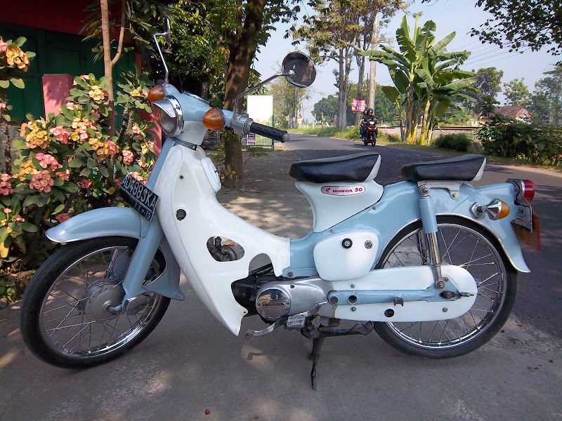 motor honda c50 tahun 1975 title=