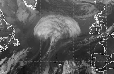 OPHELIA ist schon fast angekommen vor Großbritannien, Europa, Ophelia, Europa, Oktober, 2011, Hurrikansaison 2011, aktuell, Satellitenbild Satellitenbilder, 