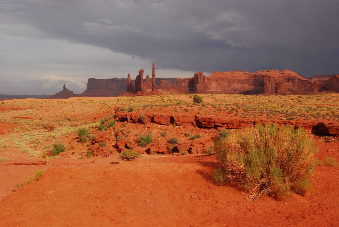 Totem Pole sous un ciel d'orage