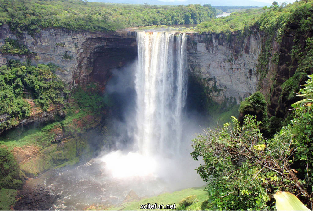 Download this Kaieteur Falls Guyana picture