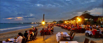 Nuansa Makan Romatis di Pantai Jimbaran