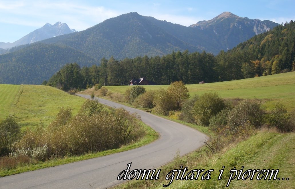 domu gitarą i piórem...