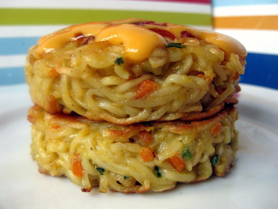 RESEPI NENNIE KHUZAIFAH: Murtabak mini maggi