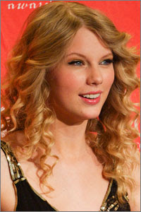 Taylor Swift Natural Hair, Long Hairstyle 2011, Hairstyle 2011, New Long Hairstyle 2011, Celebrity Long Hairstyles 2040