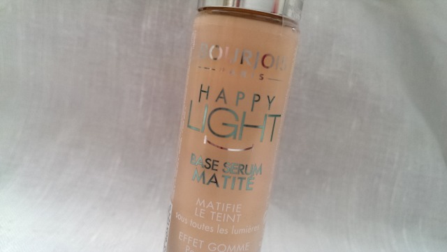 Bourjois happy light base serum in matte