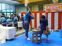 正月のイベント「新春もちつき大会＆振る舞い餅｣と「祝い獅子舞｣