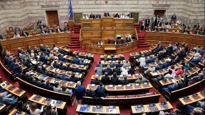 Βουλή: Χριστουγεννιάτικος μποναμάς 600.000 ευρώ σε Βουλευτές και δημοσιογράφους 