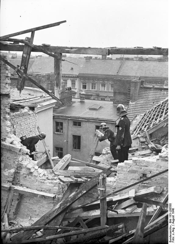 25 August 1940 worldwartwo.filminspector.com Berlin bombing