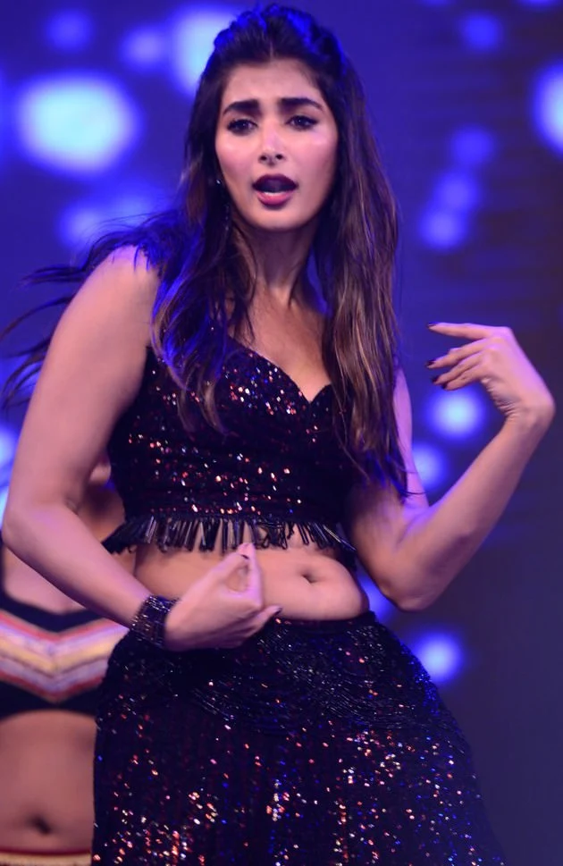 Pooja Hegde Sexy Navel Show-Hot Belly Images