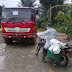 Terjang Hujan dan Lumpur, Praka HF Manalu Antarkan Nasi Buat Satgas dan Warga di Lokasi TMMD