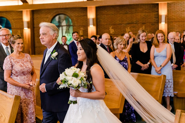 Annapolis Wedding at Michael's on the South River photographed by Heather Ryan Photography