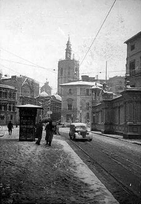 Plaza la Virgen en 1960.