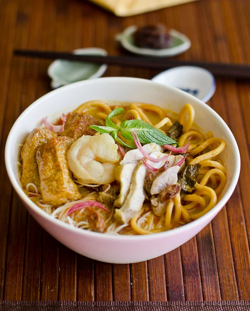  Nyonya Curry Laksa in spicy coconut soup.