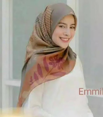  Terbaru ini ialah jilbab terbaru sisi empat untuk pesta terbaik dengan rancangan terbaru √ Koleksi Model Hijab Segi Empat Simple Untuk Pesta Terbaru 2022