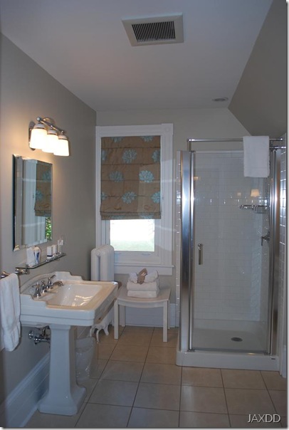 Room 4 bath 1 RS