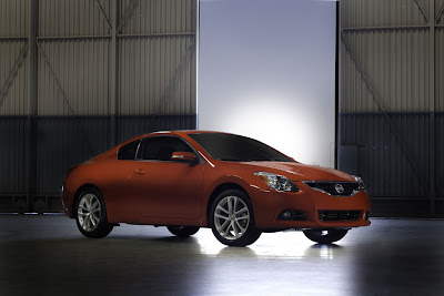 Nissan Altima Coupe 2010 - Front Side