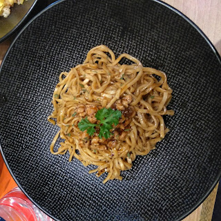 yumzaa-mini-meal-mie-dengan-ayam-lada-hitam