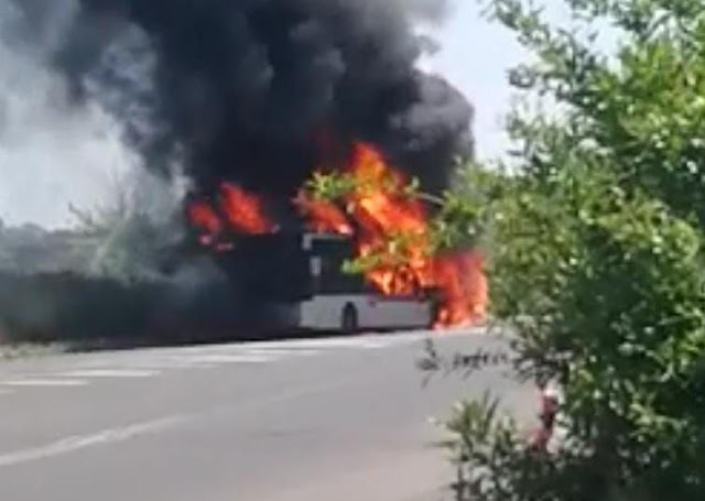 Flambus: prende fuoco in zona Magliana un bus di RomaTPL