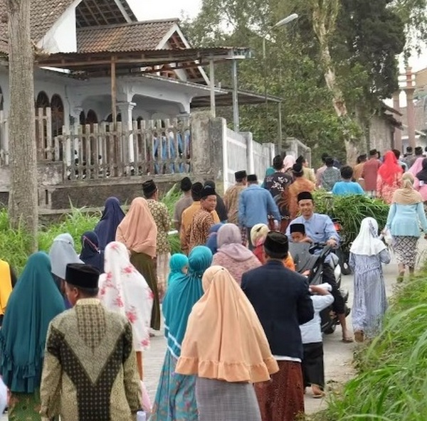 Blusukan bersama para pegiat dakwah di lapangan untuk menulis tentang Desa Desa-desa Dakwah, Arus Balik Kembali ke Islam