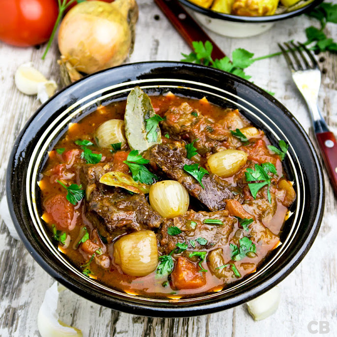 Recept: maak nu zelf stifado, heerlijk Grieks stoofvlees!